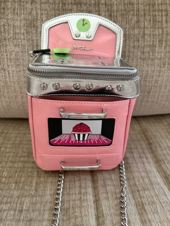 Betsey Johnson￼ Handbags - Betsy Johnson Kitsch L’oven 9 1/2 x 5 1/2 rare find like new